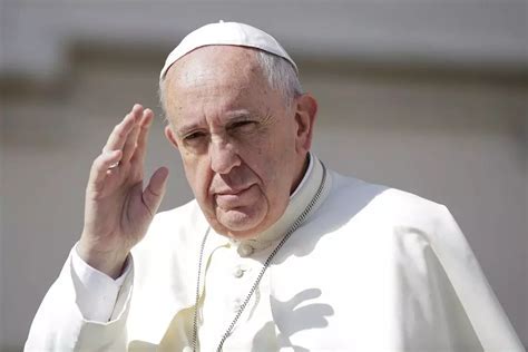 ‘Slight improvement’ in Pope’s condition’